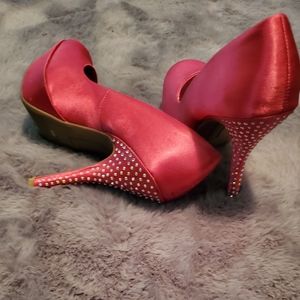 Glam fuschia pumps